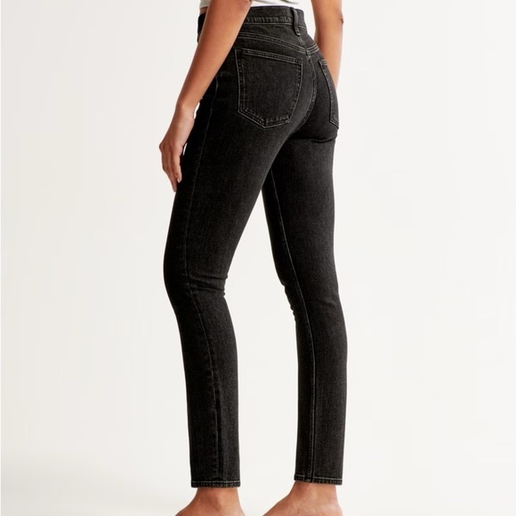 Abercrombie & Fitch High Rise Skinny Jean - Picture 1 of 7